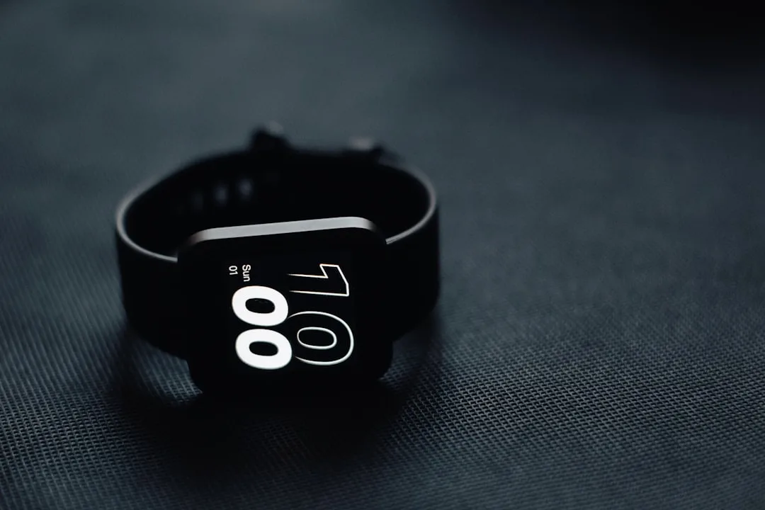 Runner using wearable technology fitness recovery data to adjust workout intensity