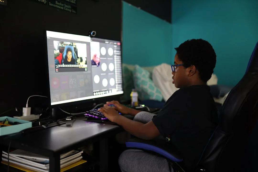 Sensory-optimized dashboard showing customizable color schemes and focus timers