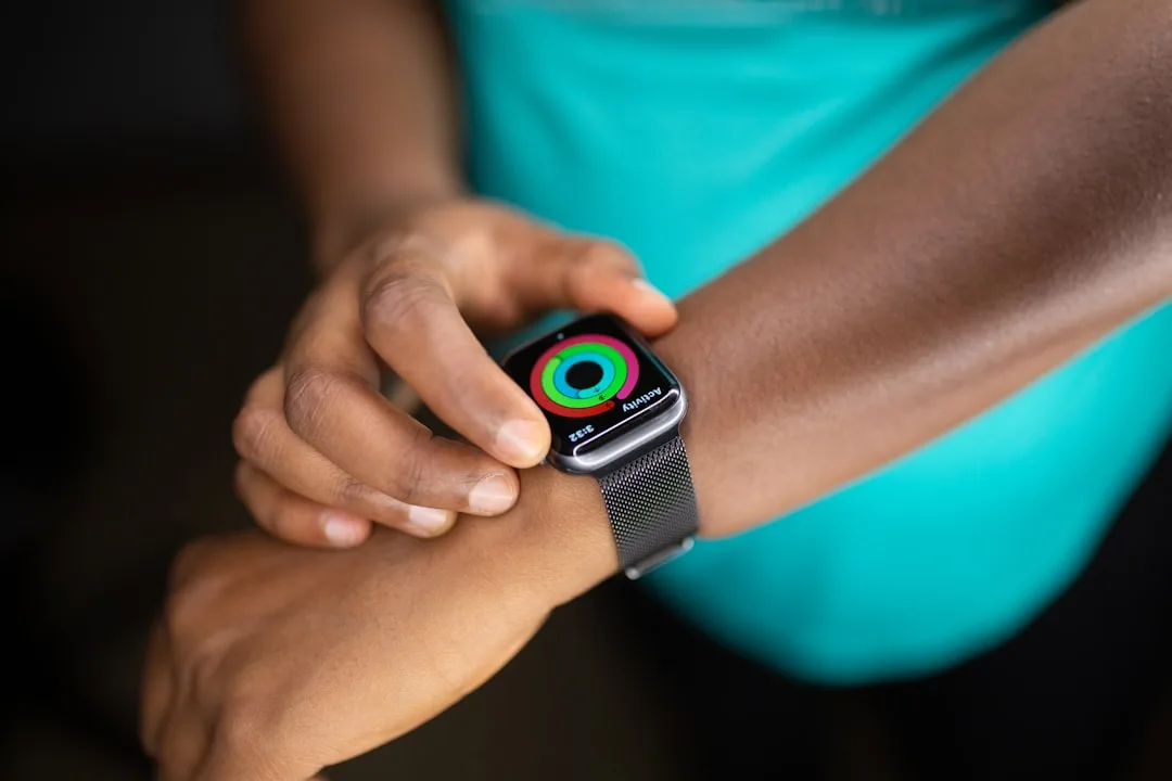 athlete monitoring heart rate during workout — Fitness & Sport perspective 1