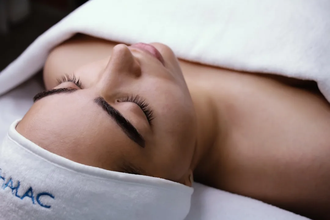 scalp treatment massage exfoliation — Beauty & Skincare perspective 1