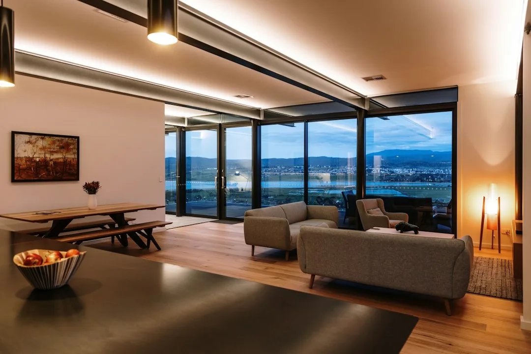 Circadian rhythm home lighting system gradually shifting from warm to cool tones