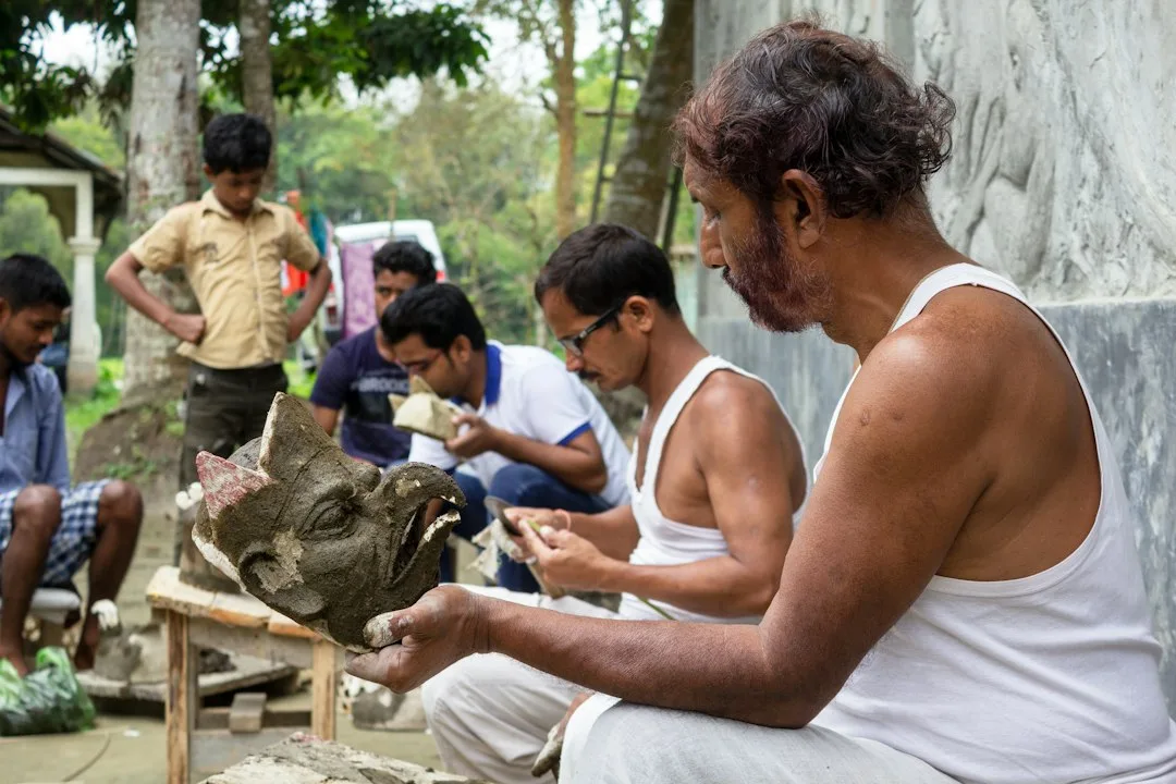 people learning traditional craft local community — Travel perspective 1