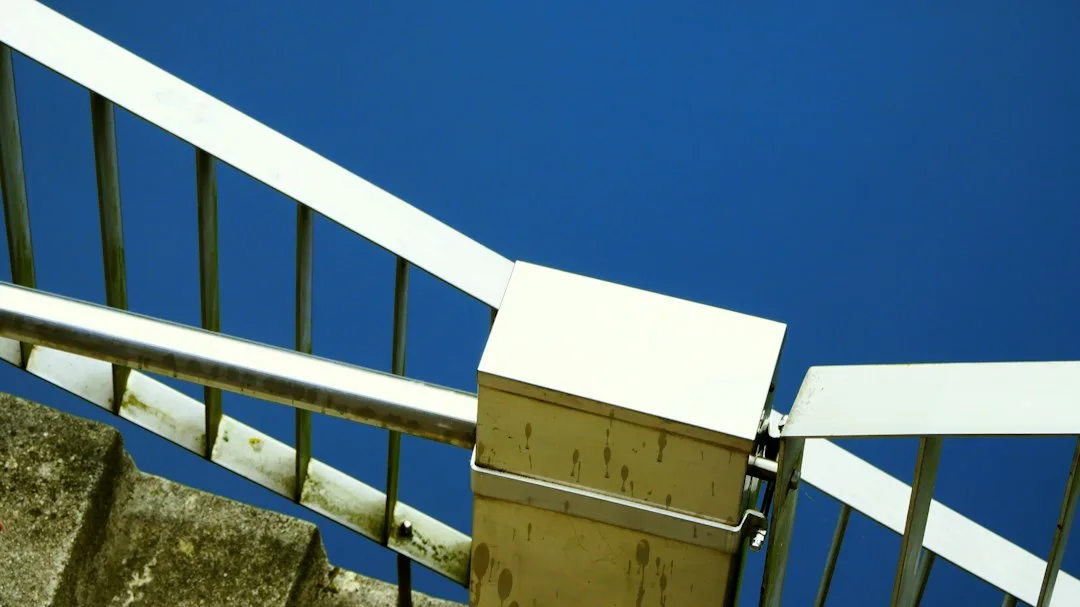 Comparison of unprotected versus nosing-protected stair edges showing wear prevention