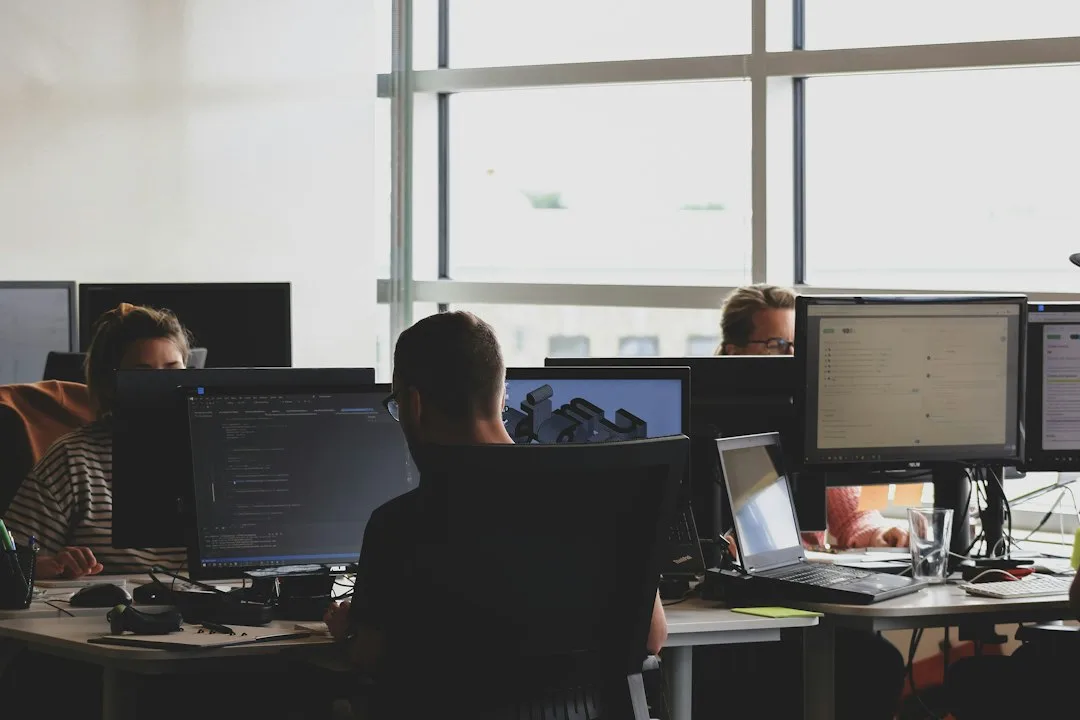 developers collaborating on code in real time — Education & E-Learning perspective 2