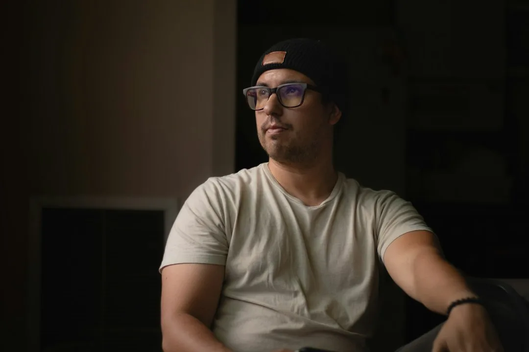 person wearing transparent smart glasses indoors — Tech & Future perspective 1