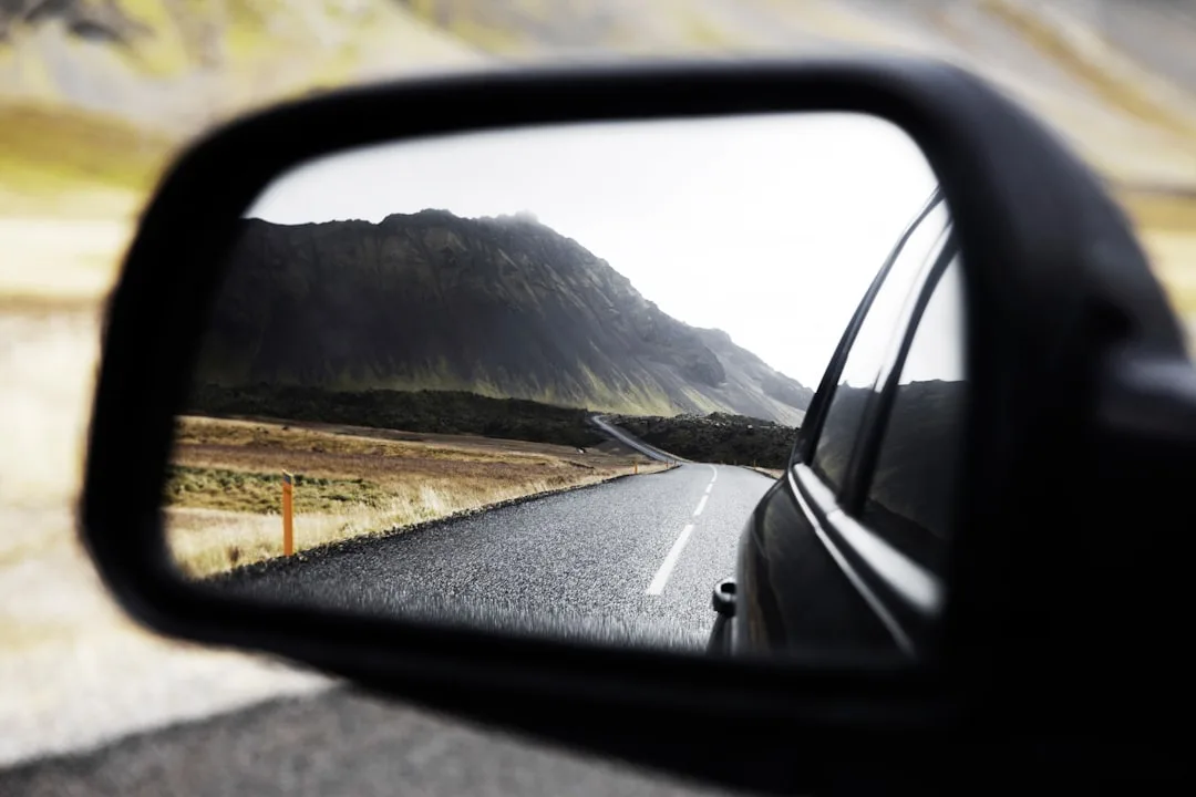 Adjustable blind spot mirror mounted on vehicle side mirror