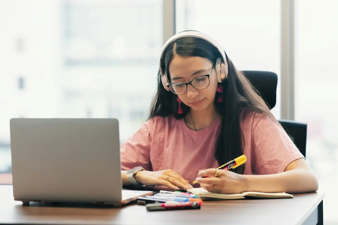 neurodivergent student online learning interface — Education & E-Learning perspective 2