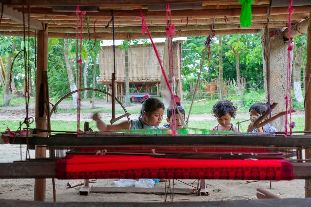 people learning traditional craft local community — Travel perspective 2