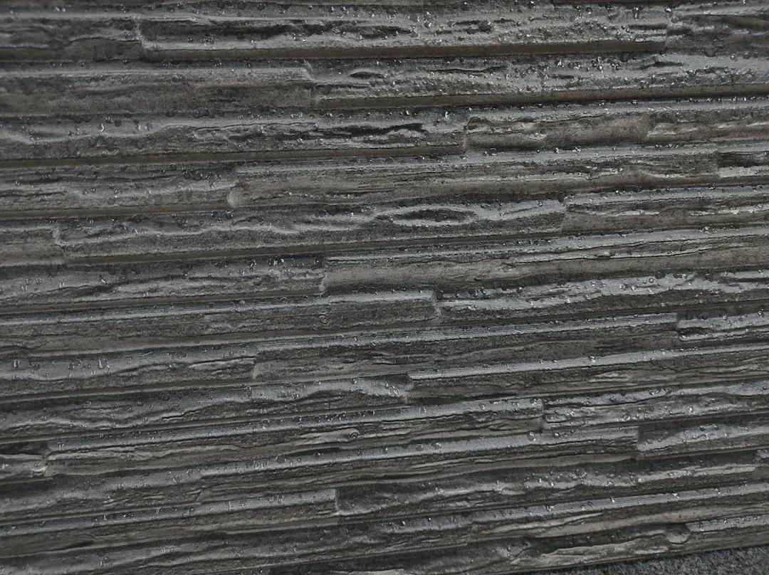 Fireplace feature walls reshape modern interiors with focal warmth
