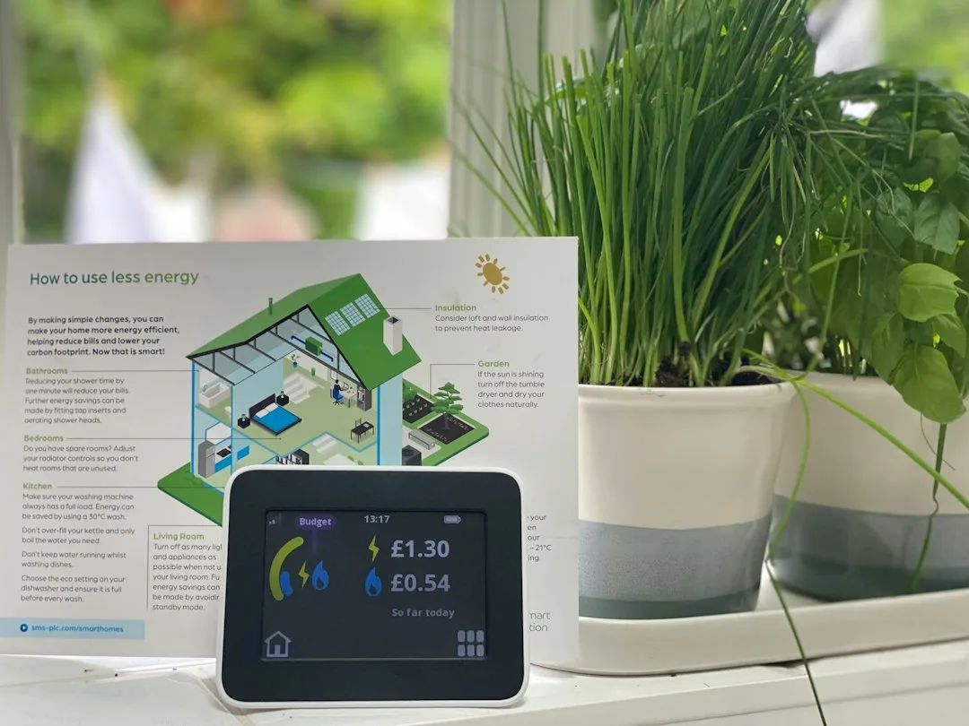 smart pet humidity control monitor displaying air moisture levels for pet health