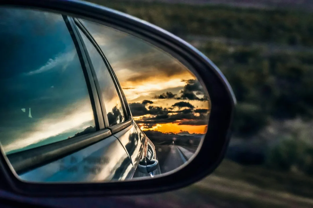 Wide-angle convex blind spot mirror reducing vehicle visibility blind zones