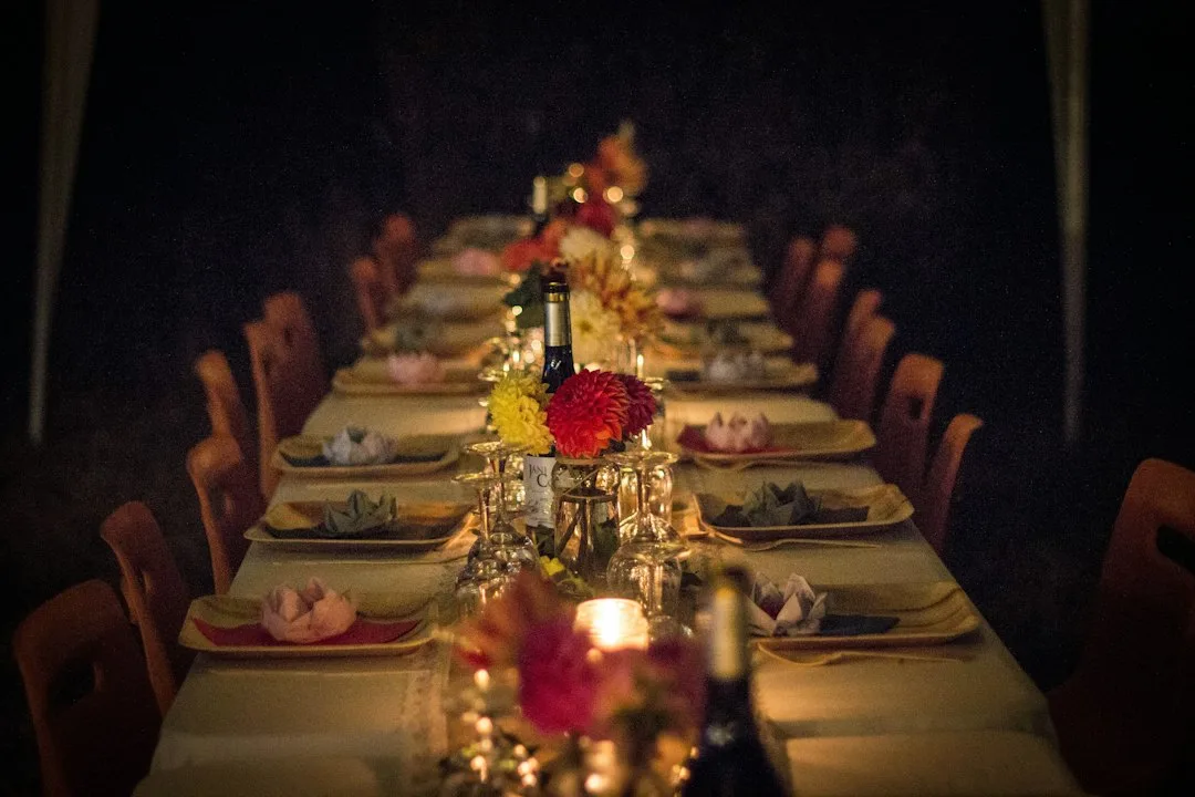 intimate dinner party table setting — Events perspective 1