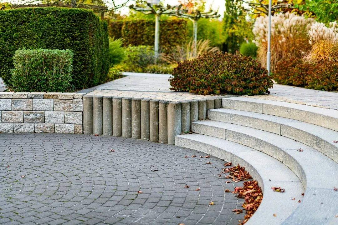 Outdoor patio steps reshape yard transitions into design opportunities