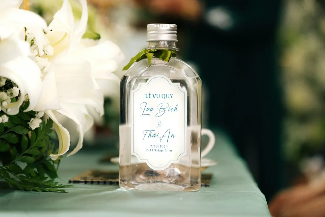 Sustainable wedding favor trends showing personalized eco-friendly tokens and natural materials