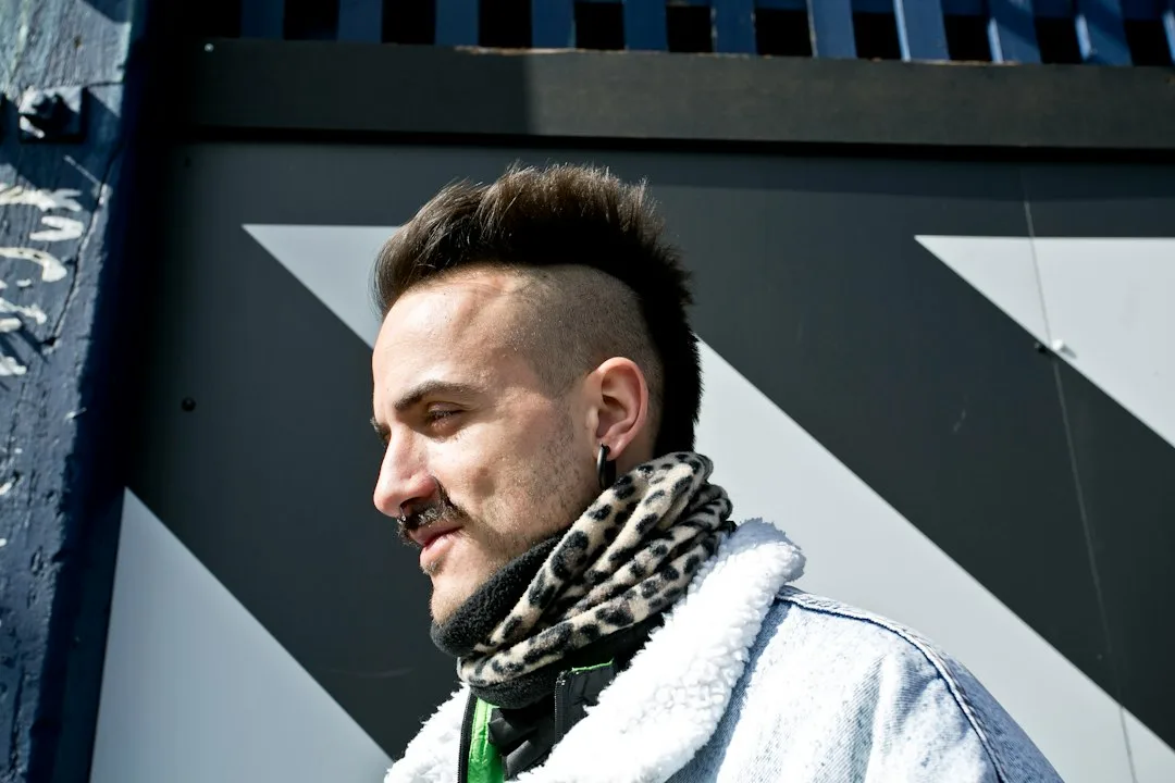 textured undercut hairstyle fade layers — Hairstyle perspective 1