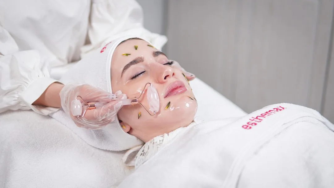facial texture refinement pore clarity treatment — Beauty & Skincare perspective 2
