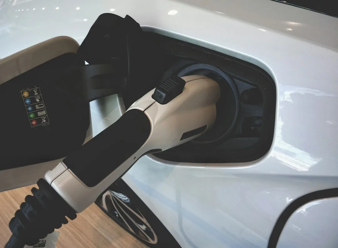 Dashboard screen displaying real-time battery health metrics and charge cycles