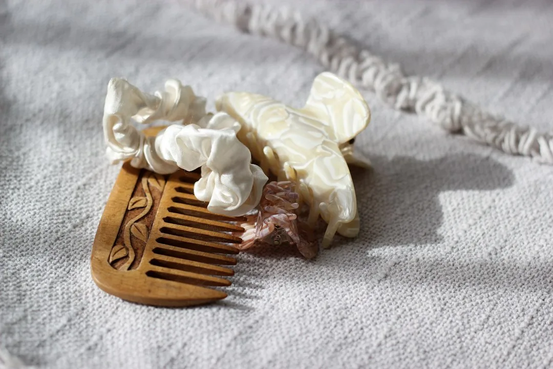 Why Claw Clip Hairstyles Replaced Pins on Fall Salon Chairs