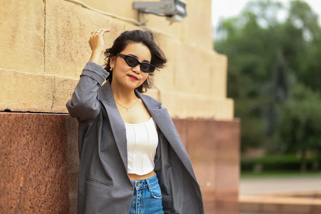 oversized blazer crop top layering outfit — Fashion perspective 1